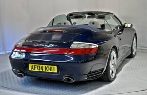 Bild 6/50 von Porsche 911 Carrera 4S (2004)