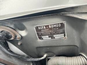 Image 21/31 de Alfa Romeo Giulia 1600 Sprint GT (1966)