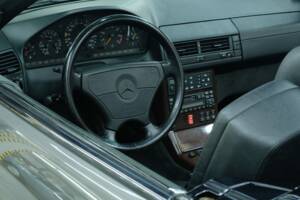 Image 29/50 of Mercedes-Benz SL 500 (1994)