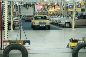 Bild 9/50 von Mercedes-Benz 380 SE (1983)