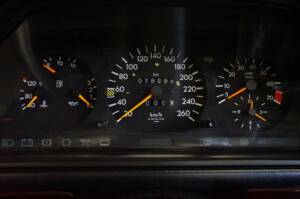 Image 28/36 of Mercedes-Benz E 320 (1995)