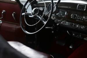 Image 28/50 de Mercedes-Benz 300 c (1956)