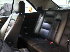 Immagine 32/43 di Mercedes-Benz E 200 (1994)