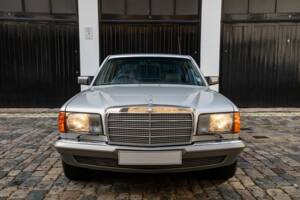 Obraz 25/50 pojazdu Mercedes-Benz 500 SEL (1984)