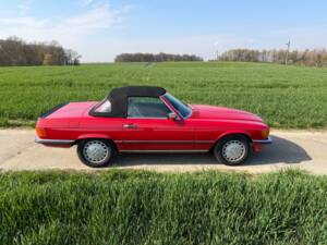 Afbeelding 6/33 van Mercedes-Benz 500 SL (1988)