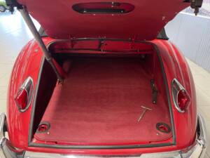 Image 13/15 de Jaguar XK 150 SE DHC (1958)