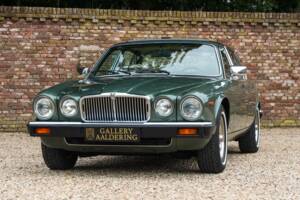 Image 18/50 of Jaguar XJ 6 4.2 (1985)