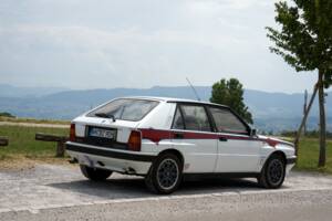 Image 14/47 of Lancia Delta HF Integrale (1988)