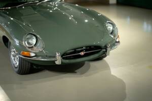 Image 15/50 of Jaguar E-Type 4.2 (1966)