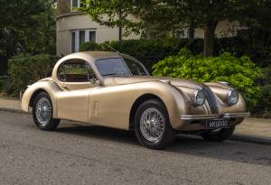 Image 2/34 of Jaguar XK 120 FHC (1952)