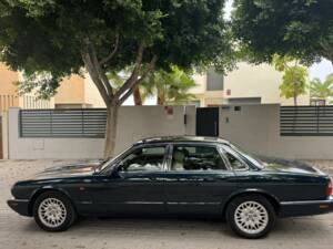 Image 5/10 of Jaguar XJ 8 Executive (2000)