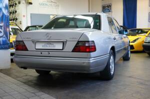 Image 11/33 of Mercedes-Benz E 300 Diesel (1994)