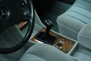 Bild 41/50 von Mercedes-Benz 300 SE (1990)