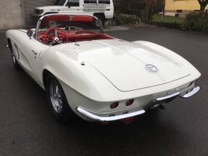 Image 7/25 of Chevrolet Corvette (1962)