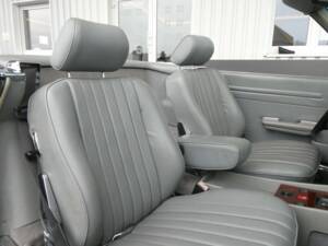 Image 14/25 of Mercedes-Benz 560 SL (1989)