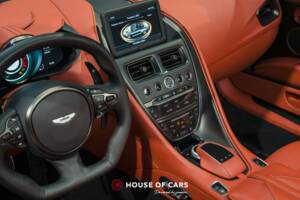 Image 23/25 of Aston Martin DBS Superleggera Volante (2020)