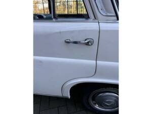 Bild 21/50 von Mercedes-Benz 230 (1968)