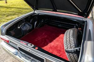 Image 23/86 of Mercedes-Benz 300 SE (1965)