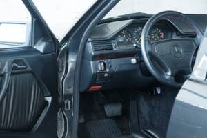 Bild 36/50 von Mercedes-Benz E 500 (1993)