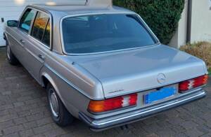 Image 7/16 of Mercedes-Benz 250 (1980)