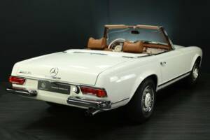 Image 2/50 of Mercedes-Benz 230 SL (1965)