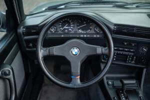 Image 39/71 of BMW 325i (1989)