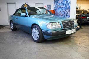 Afbeelding 3/50 van Mercedes-Benz 300 CE-24 (1993)