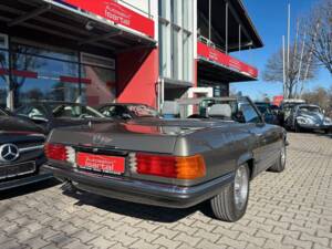 Bild 5/21 von Mercedes-Benz 380 SL (1984)