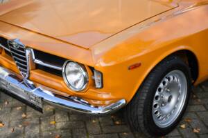 Image 16/38 of Alfa Romeo Giulia GT 1300 Junior (1968)