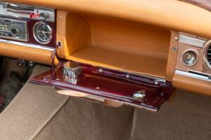 Image 10/35 de Mercedes-Benz 230 SL (1963)