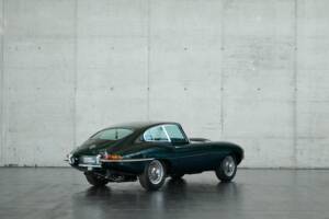 Image 32/50 de Jaguar E-Type (1970)