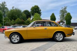 Bild 11/25 von Alfa Romeo Giulia GT 1300 Junior (1971)