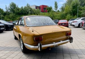 Bild 13/25 von Alfa Romeo Giulia GT 1300 Junior (1971)