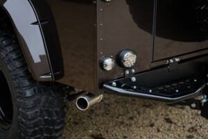 Image 17/38 of Land Rover 110 (1986)
