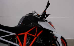 Image 83/83 of KTM 1290 Super Duke R (2018)