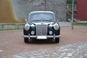 Imagen 2/19 de Mercedes-Benz 220 a (1956)