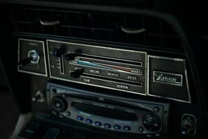 Image 15/43 de Aston Martin V8 (1974)