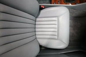 Afbeelding 29/50 van Mercedes-Benz 230 CE (1988)