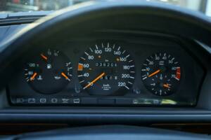 Image 14/50 of Mercedes-Benz 200 E (1992)