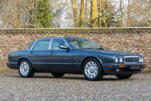 Image 37/50 of Jaguar XJ 6 4.0 Sovereign (1995)