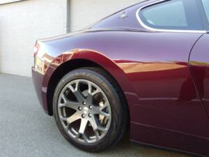 Image 19/98 of Maserati GranTurismo 4.2 (2008)
