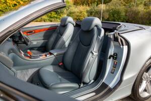 Image 39/50 of Mercedes-Benz SL 500 (2003)