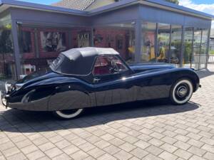 Image 17/37 de Jaguar XK 120 DHC (1954)