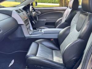 Image 18/40 of Aston Martin V12 Vanquish (2002)