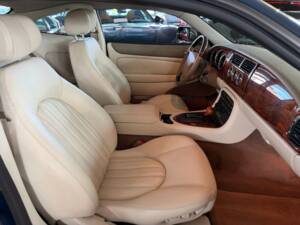 Image 35/35 of Jaguar XK8 4.0 (2002)