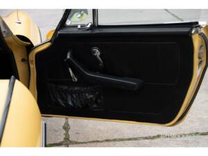 Image 31/50 of Volvo 1800 ES (1972)