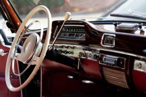 Immagine 27/35 di Mercedes-Benz 220 SE (1960)