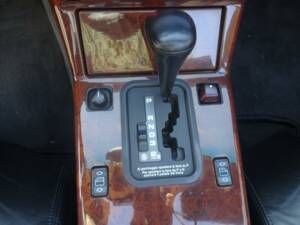 Image 12/45 of Mercedes-Benz 500 SL (1991)