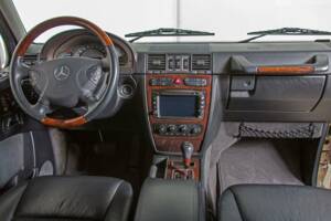 Image 16/20 of Mercedes-Benz G 500 (LWB) (2004)