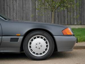 Imagen 4/28 de Mercedes-Benz 500 SL (1990)